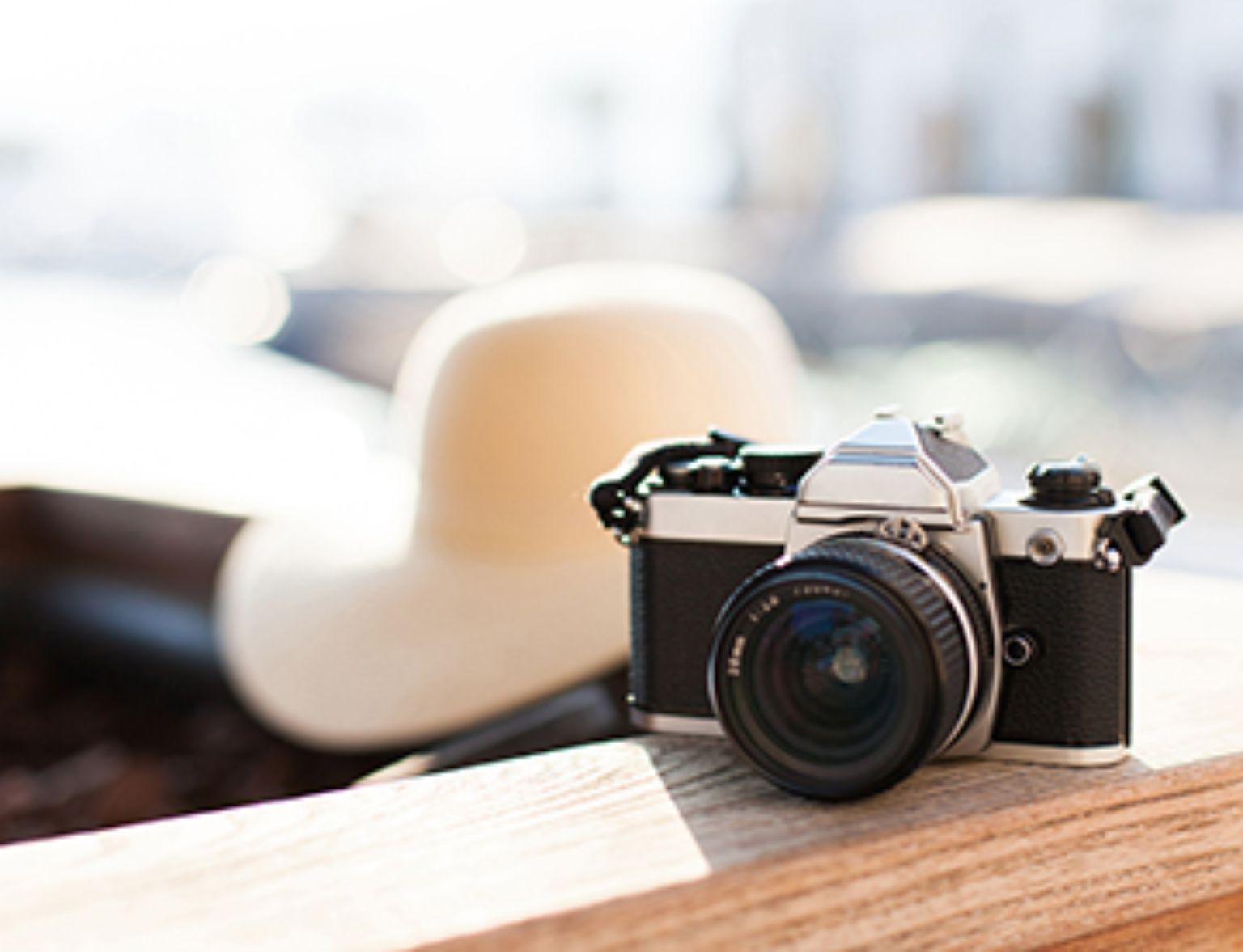 Blog Teaser - Fotoapparat auf dem Tisch