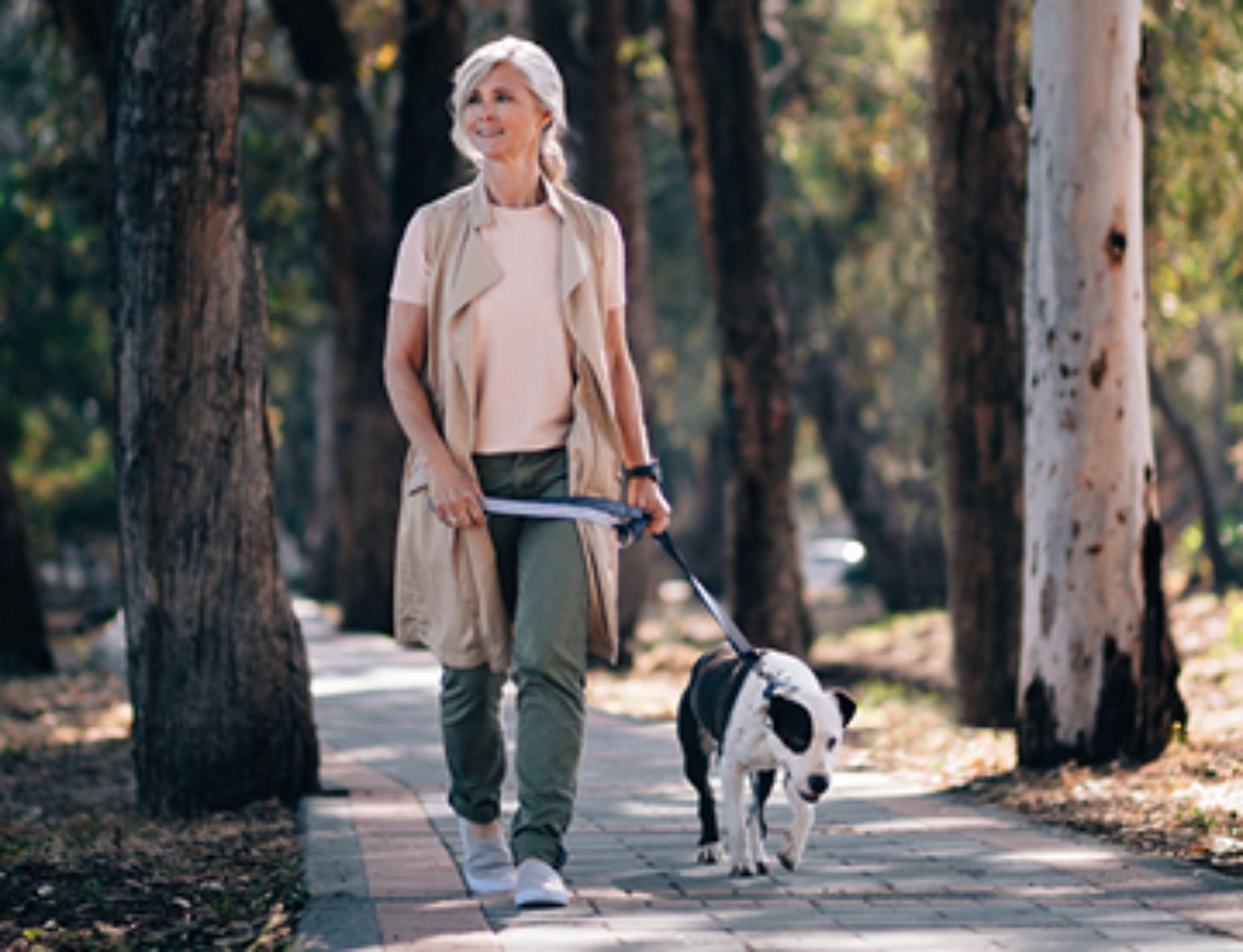 Blog Teaser - Alte Frau mit einem Hund