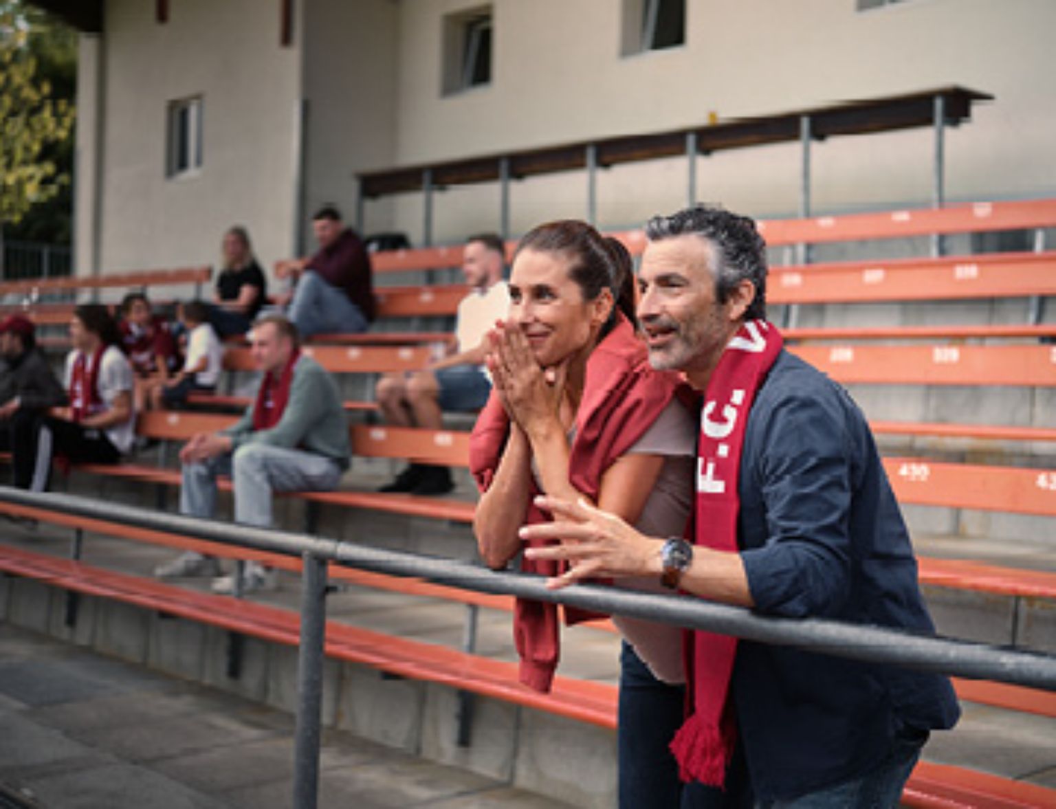 Blog Teaser - Frau und Mann im Stadion