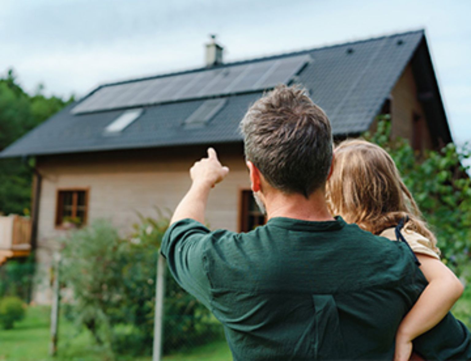 Blog Teaser - Vater schaut mit Tochter das Haus an